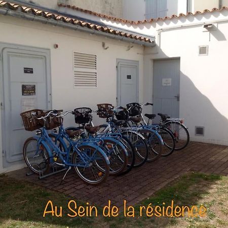 Eole, Idealement Situe Sur Le Port De St Martin De Re Saint-Martin-de-Re Exterior photo