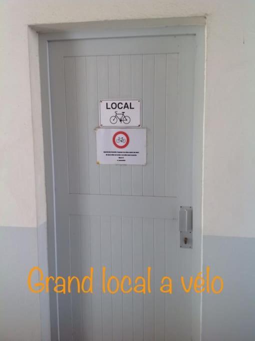 Eole, Idealement Situe Sur Le Port De St Martin De Re Saint-Martin-de-Re Exterior photo