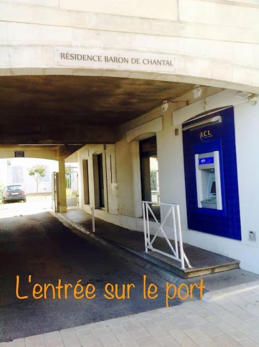 Eole, Idealement Situe Sur Le Port De St Martin De Re Saint-Martin-de-Re Exterior photo